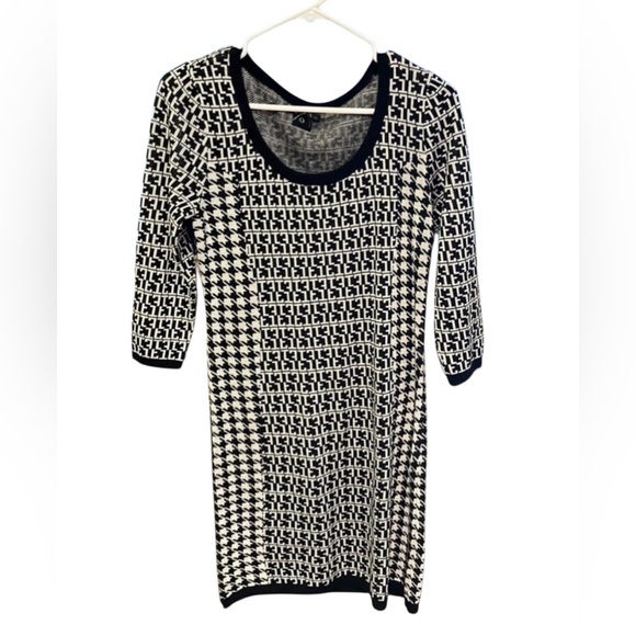 Dresses & Skirts - Houndstooth Print Sz Medium Black & White Sweaterdress